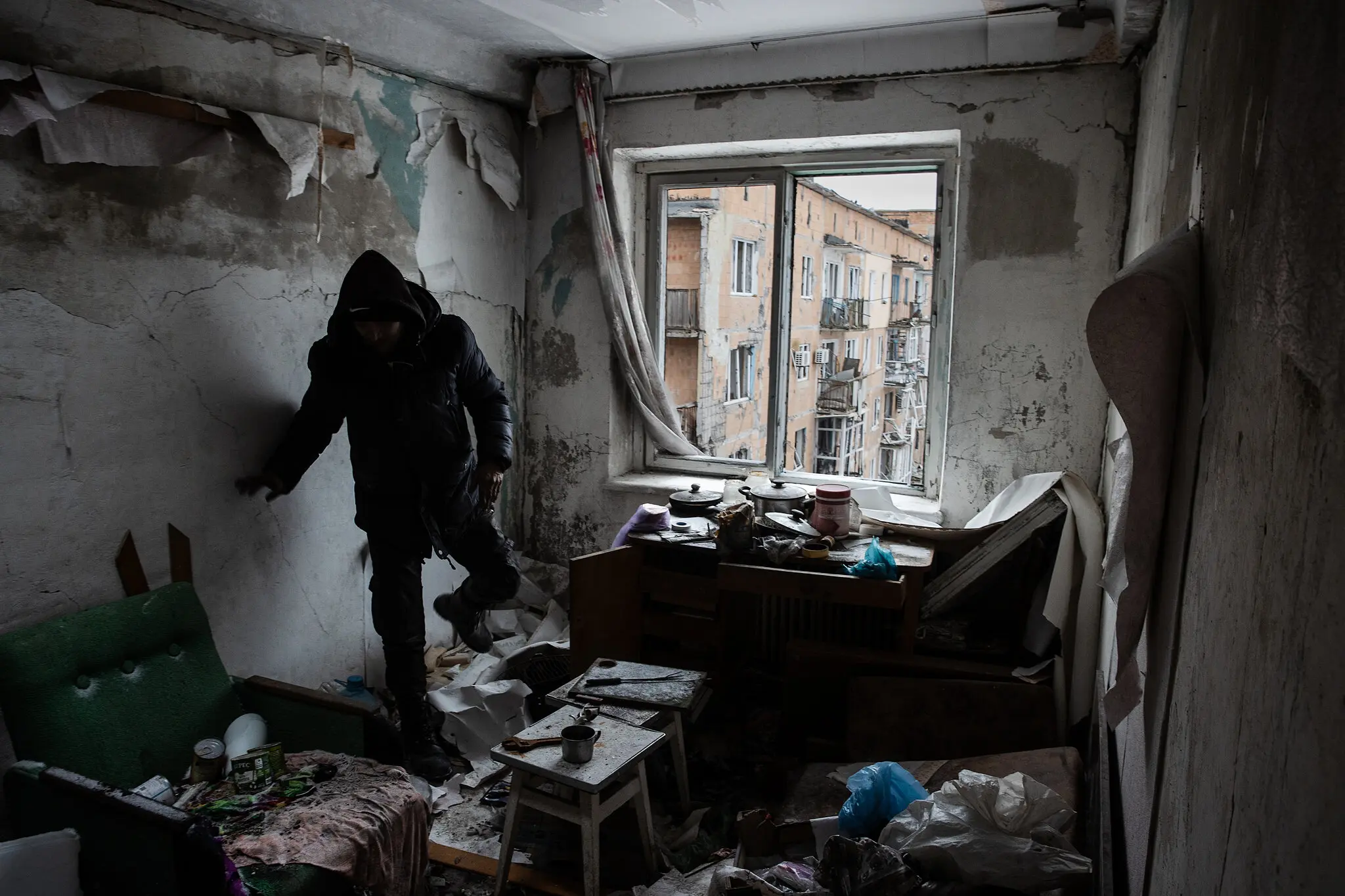 Цивільний у своїй квартирі у Вугледарі.